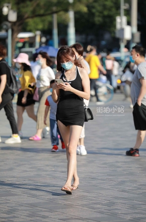 街拍紧身短裙美女
