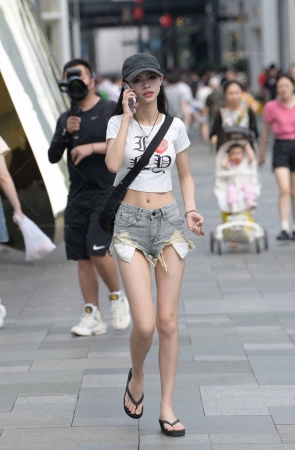 23528-7=68√性感热裤女生 15P