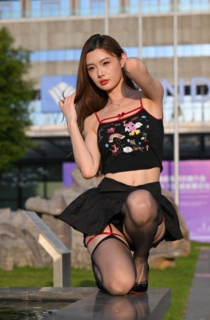 黑裙个性吊带 [172P-2.81GB]