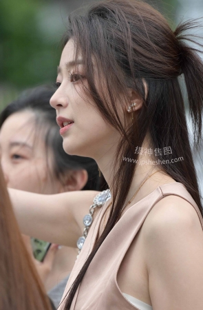 23511-2=66√靓丽气质美少妇 13P