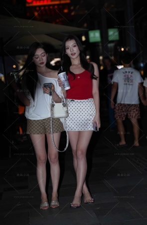 夜拍美腿姐妹