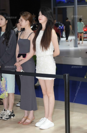 23614-6=64白皙美腿的闺蜜 13P