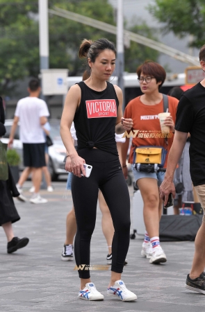 紧身瑜伽黑裤