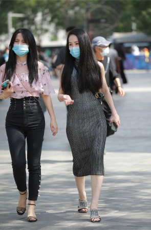 四九城嘎子街拍作品 - 性感包臀裙美妇