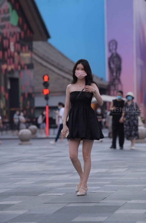 街拍粉色口罩可爱妹子