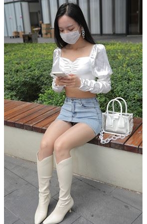 性感的牛仔裙美女【套图+视频】