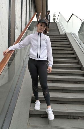 摄霸街拍作品 - 紧身瑜伽裤美女