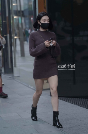 短发美眉