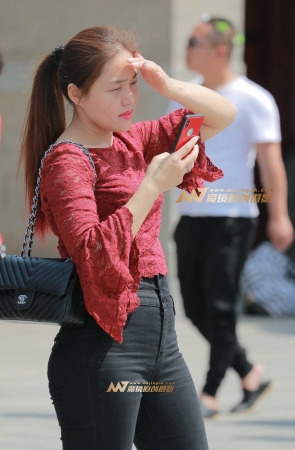 紧身黑牛仔少妇（25P）