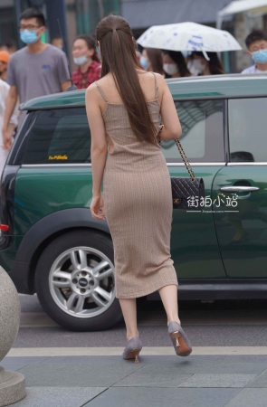 街拍气质长裙美女