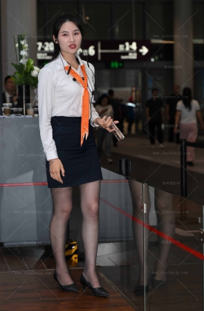 2563-44-52√她像极了一个女港星呢-橙色领呔