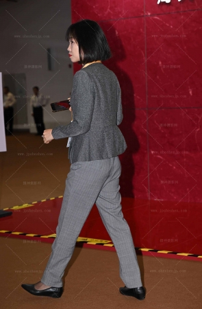 26415-6-56√周大福-裤里丝销售员 11P