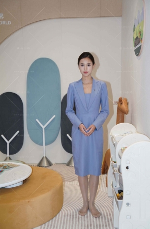 超薄R丝美女