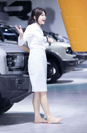 打赤脚的主播小姐姐 [22P]