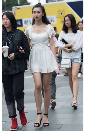 白色连衣裙美女(25P)[401M/JPG]