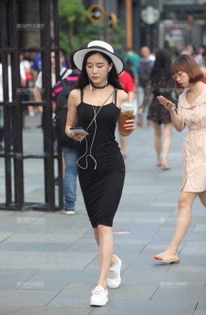 修身裙 展现迷人身材