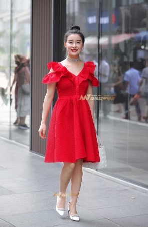 超甜美女孩 一看就知道很有福气