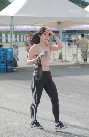 甜美小妹