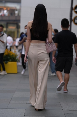 小吊带，小姐姐