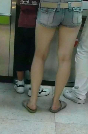 地铁站性感美臀少妇