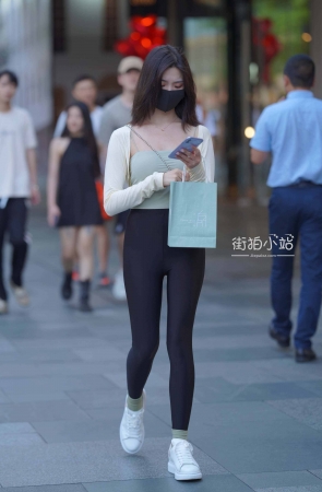 紧身裤小姐姐