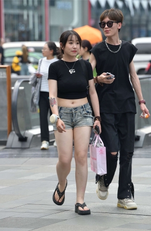 青春甜美牛仔短裤