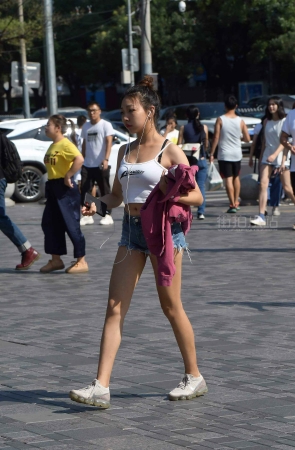 挺拔身材小辣妹