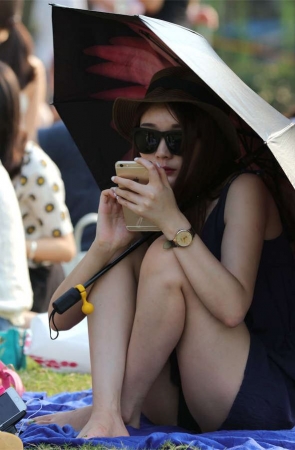 No1087 美女矜持最后还是失守，足底被拍还略带原味