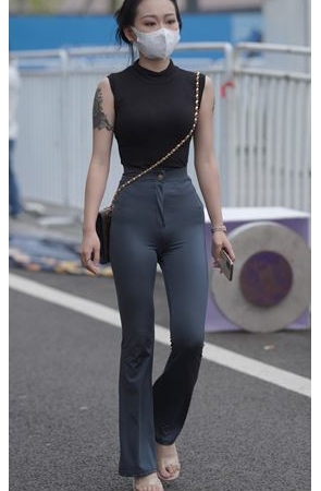 紧身裤小美女(81P)