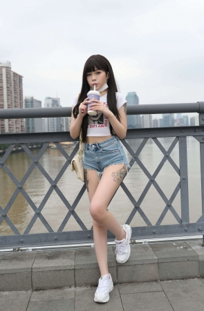 451热裤小妹（无水印精品）