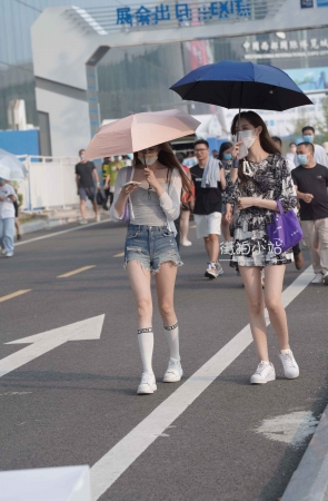 美腿美女姐妹