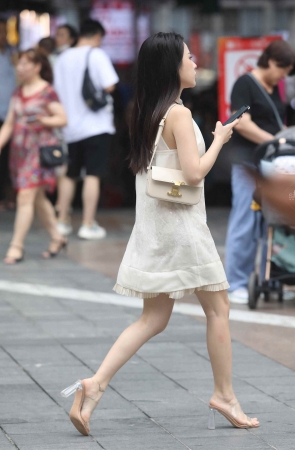 漂亮白裙shaofu
