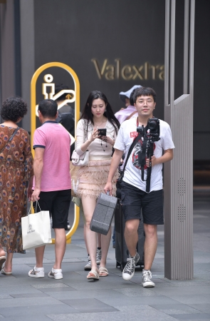 丰满的美腿美女