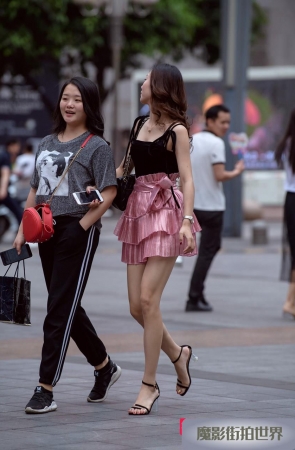 短裙凉鞋美腿3A2178[66.8M]