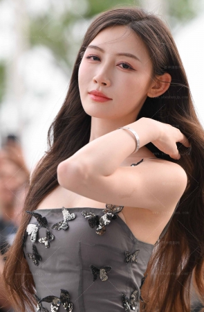 2563-1=121√优雅知性白皙美腿（敏敏）【套图➕4k视频】 12P