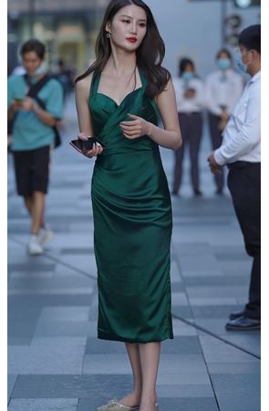 墨绿吊带长裙美女【套图+视频】