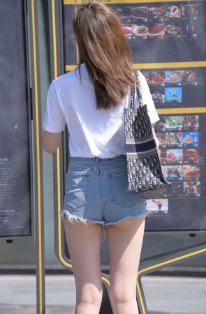 790搭讪牛仔热裤美女