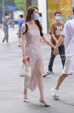 2257-18+121/高挑靓丽的美少妇 5P