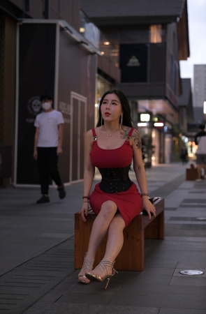 逆天般的身材，你想占有她吗?