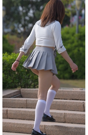 （套图二）超短百褶裙美女(411P)[7.93G/JPG]