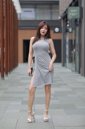 简约美丽吊带裙