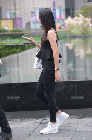 紧牛美女