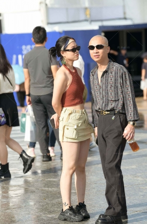 大露背~清凉美眉