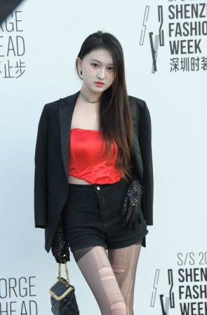 撕乱的黑丝 [105P-2.20GB] 