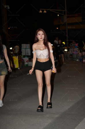 抽烟的妹纸~
