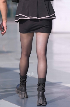 [摄神] A201027-7+59/ 这双黑丝美腿真不赖~ 6P