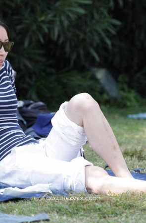 清瘦型少妇，双脚胜在白净