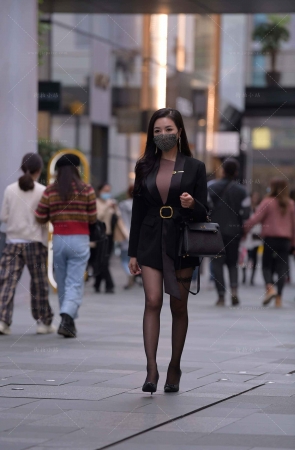 搭讪街拍性感黑丝高跟御姐