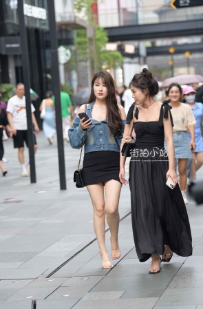 街拍包臀裙美腿小姐姐