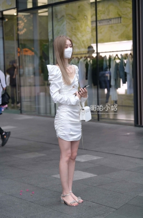 白裙美女